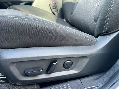 Used 2024 Nissan Rogue SV image 16