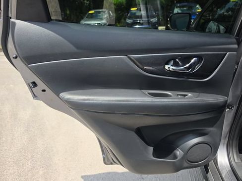 Used 2018 Nissan Rogue SV FWD image 14
