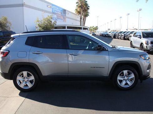 Used 2022 Jeep Compass Latitude FWD image 10