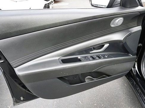 Used 2024 Hyundai Elantra SE image 20