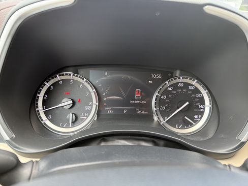 Used 2022 Toyota Highlander XLE FWD image 30