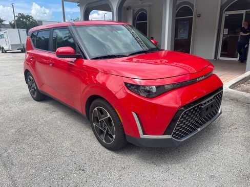 Used 2023 Kia Soul EX FWD image 1