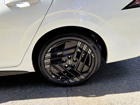 New 2026 Nissan Sentra SR w/ Floor Mat Package FWD image 9