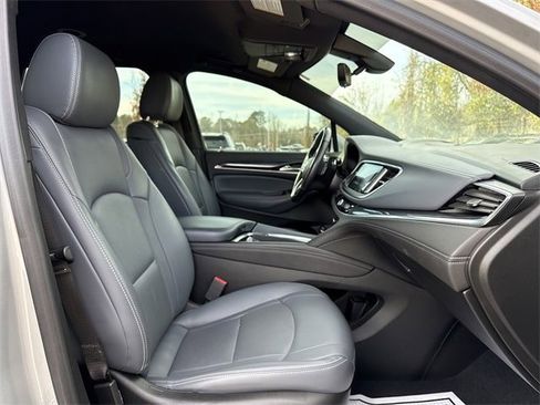 Used 2022 Buick Enclave Premium image 18