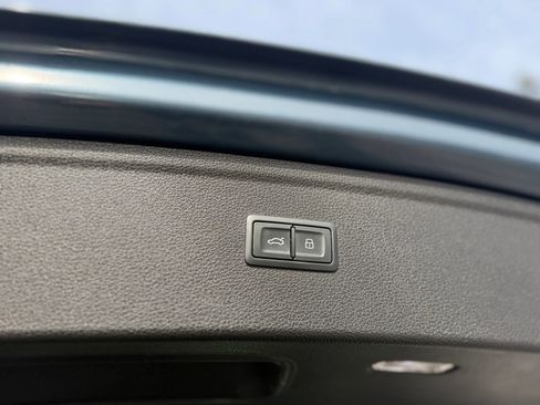 Used 2018 Audi Q5 2.0T Premium w/ Convenience Package image 12