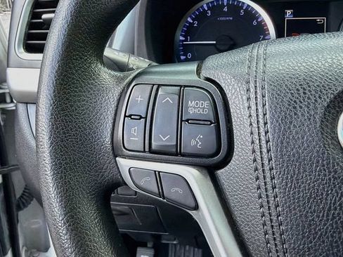Used 2019 Toyota Highlander LE FWD image 34