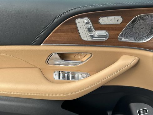 New 2026 Mercedes-Benz GLS 580 4MATIC image 11