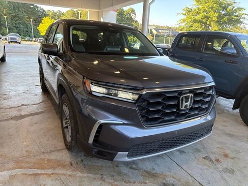 Used 2025 Honda Pilot EX-L image 4