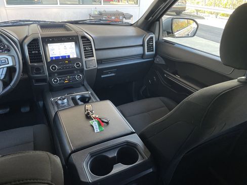 Used 2021 Ford Expedition XLT image 16