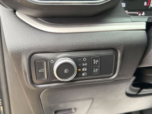 Used 2022 Ford Explorer XLT w/ Equipment Group 202A AWD/4WD image 12