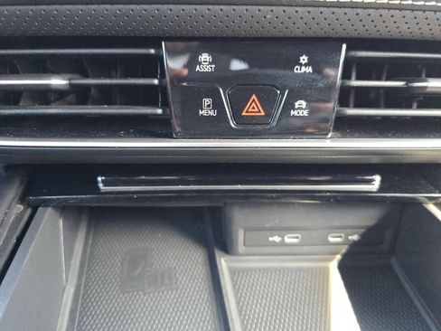 Used 2024 Volkswagen Atlas Cross Sport SE image 28