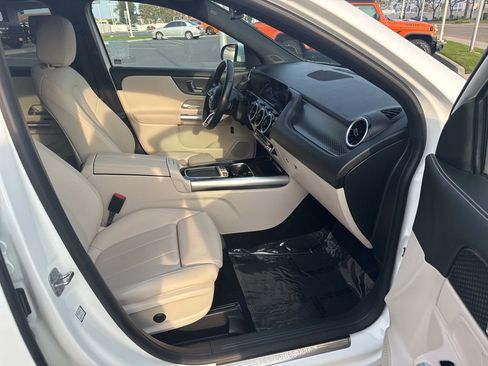 Used 2025 Mercedes-Benz GLA 250 4MATIC image 12