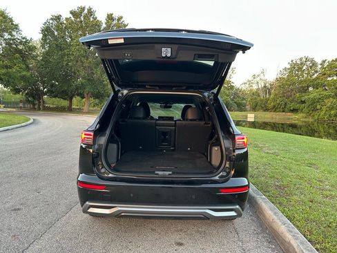 Used 2025 Mitsubishi Outlander SE image 10