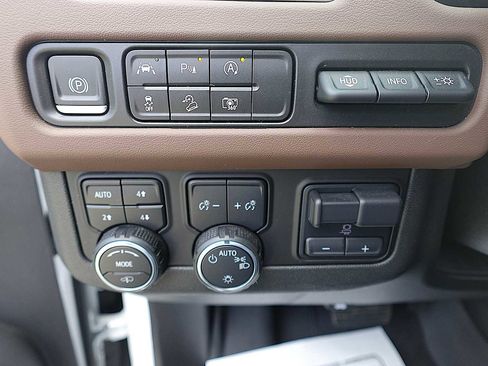 Used 2024 Chevrolet Suburban High Country AWD/4WD image 14