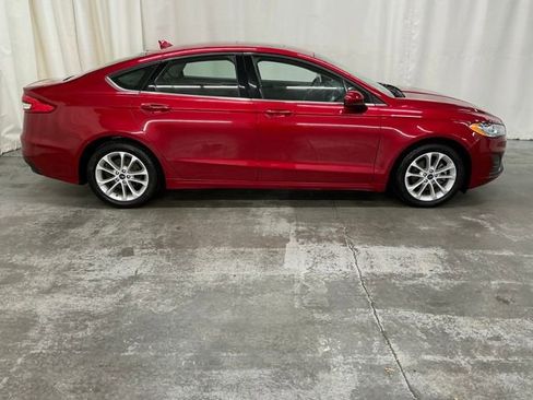 Used 2020 Ford Fusion SE image 2