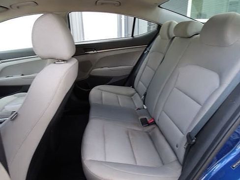 Used 2017 Hyundai Elantra SE image 19