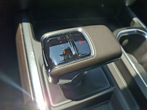 Used 2024 GMC Sierra 1500 SLT w/ SLT Convenience Package AWD/4WD image 14