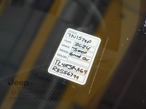 Used 2024 Jeep Grand Cherokee L Laredo image 30