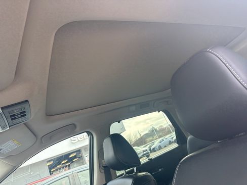 Used 2023 Nissan Pathfinder SL w/ SL Premium Package image 12