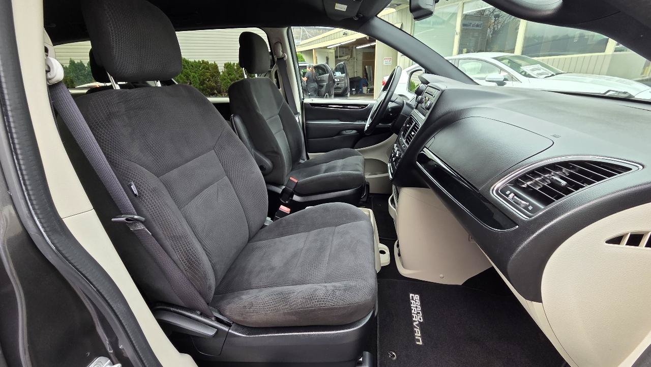 Used 2016 Dodge Grand Caravan SE FWD image 14