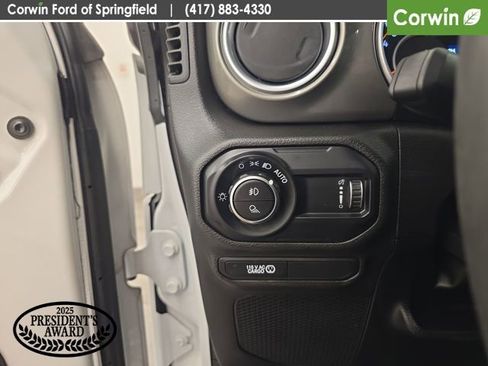 Used 2023 Jeep Gladiator Overland w/ Cold Weather Group AWD/4WD image 33