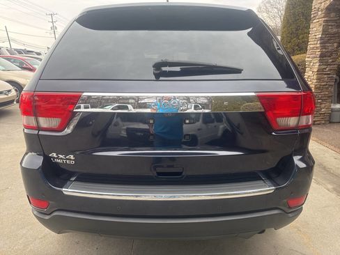 Used 2011 Jeep Grand Cherokee Limited image 3