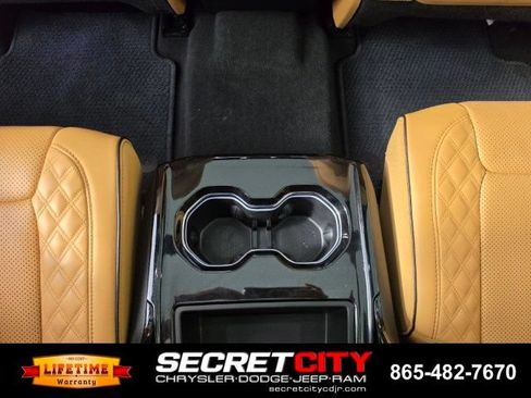 Used 2023 Jeep Grand Cherokee L Summit AWD/4WD image 28