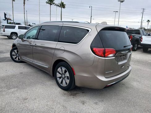 Used 2018 Chrysler Pacifica Limited w/ Advanced Safetytec Group image 6