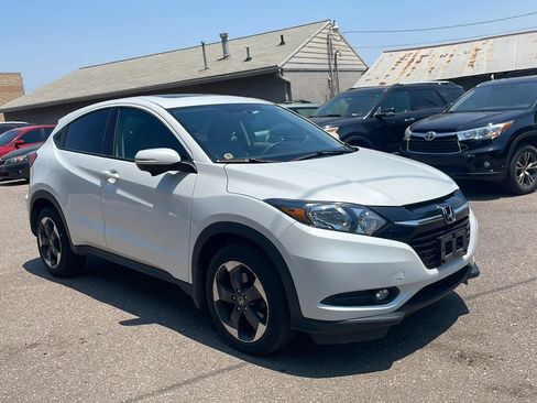 Used 2018 Honda HR-V EX image 8
