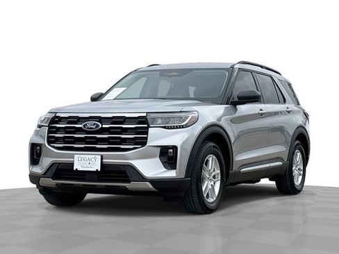 Used 2025 Ford Explorer Active w/ Active Comfort Package image 1