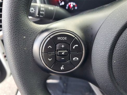 Used 2022 Kia Soul LX image 17