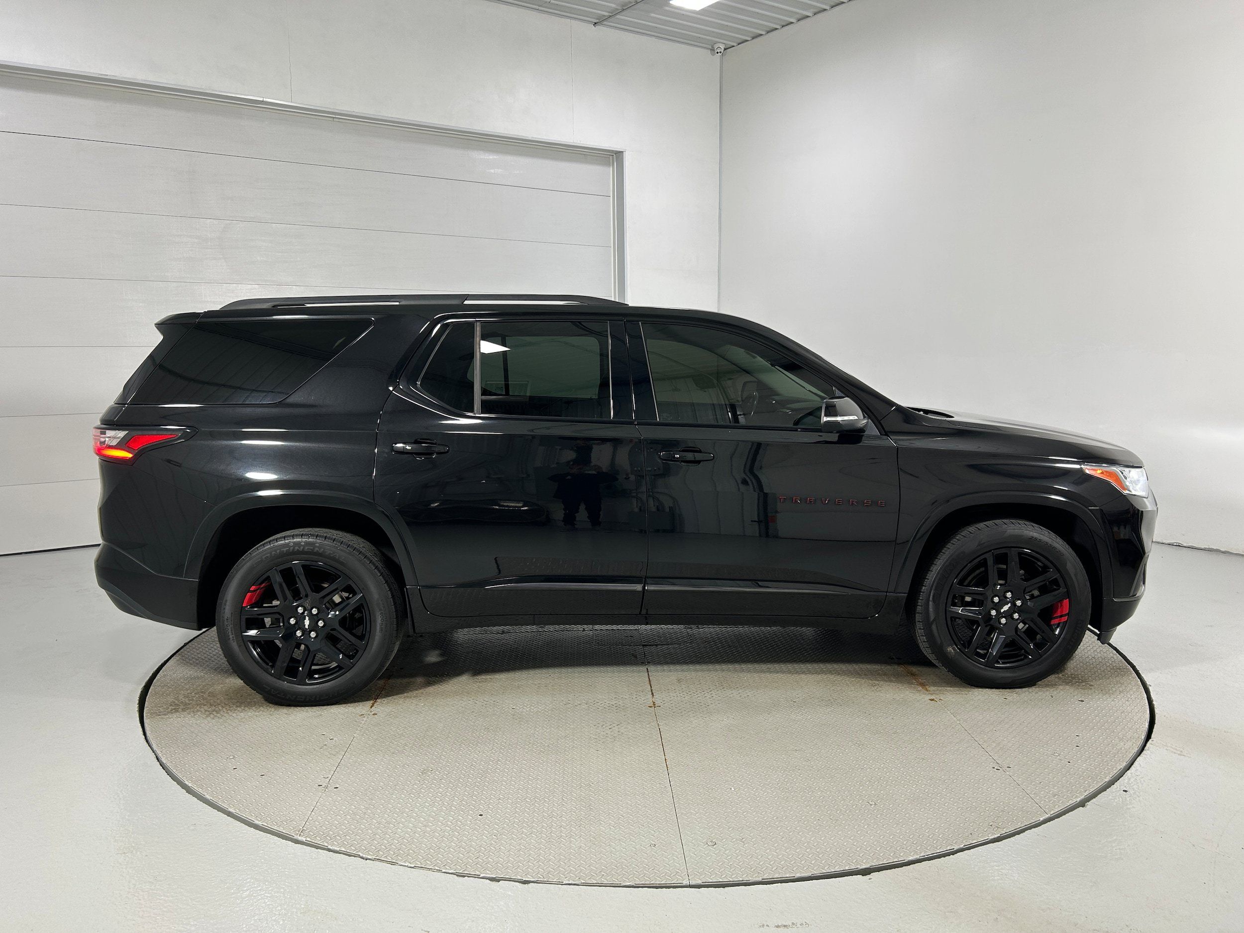 Used 2021 Chevrolet Traverse Premier w/ Redline Edition AWD/4WD image 41