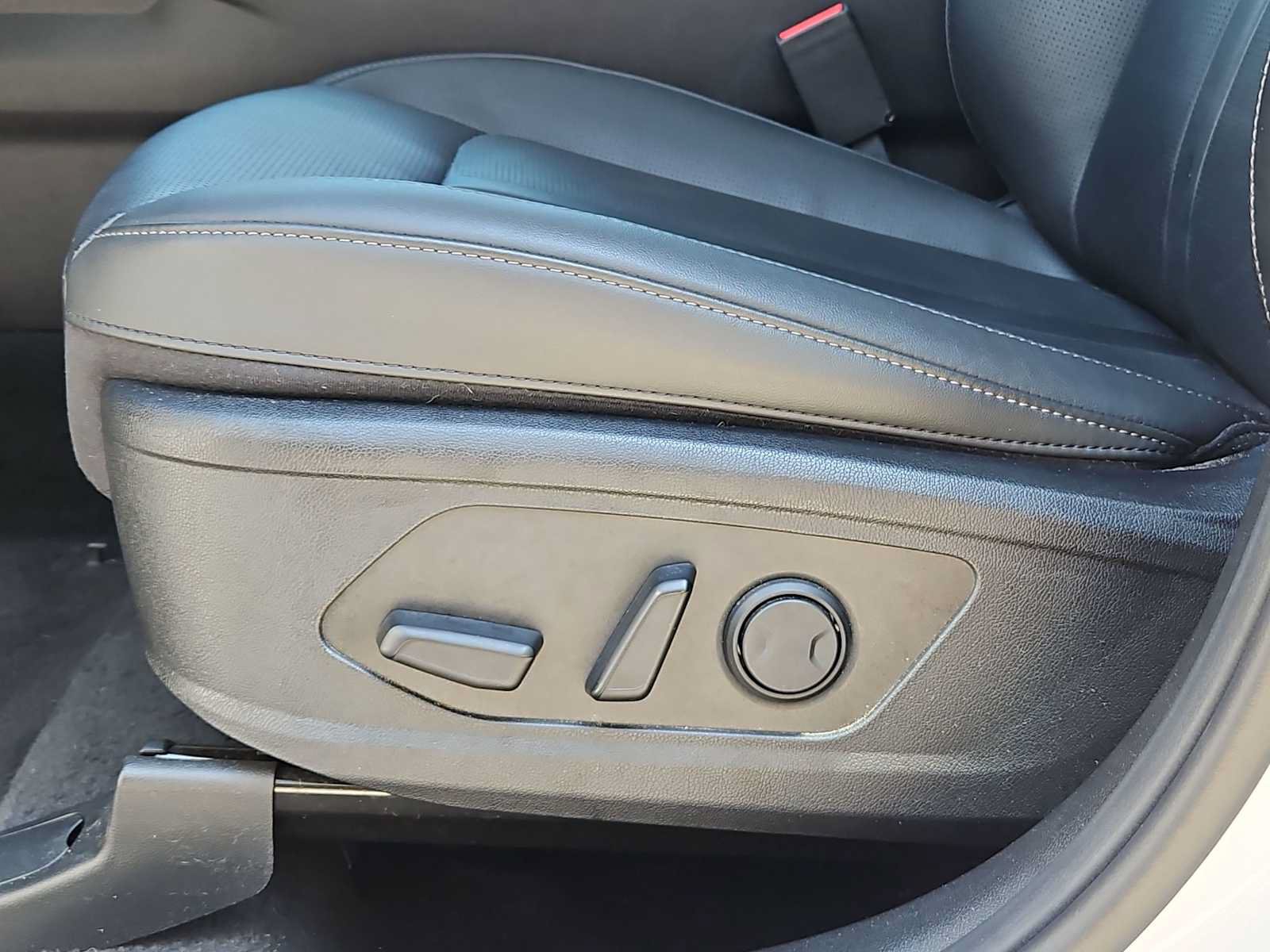 Certified 2025 Kia Sorento S FWD image 17