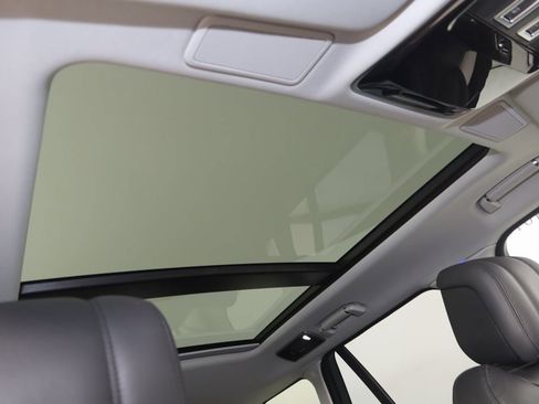 Used 2022 Land Rover Range Rover Westminster Edition image 11