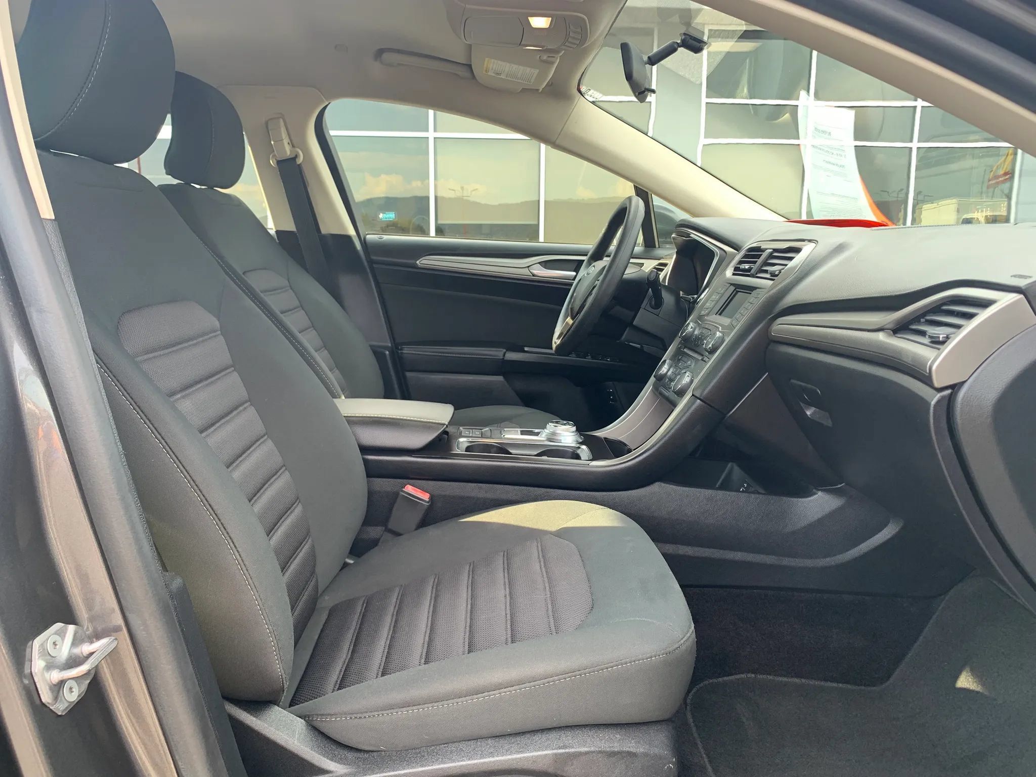 Used 2017 Ford Fusion SE FWD image 23