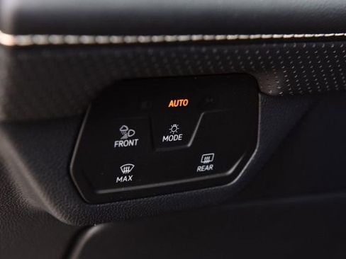 Certified 2025 Volkswagen Atlas SE FWD image 11