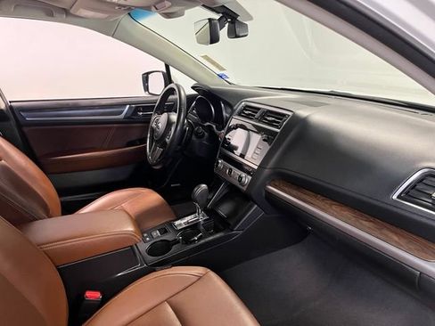 Used 2017 Subaru Outback 2.5i Touring AWD/4WD image 11