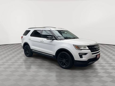 Used 2018 Ford Explorer XLT w/ Equipment Group 202A AWD/4WD image 45