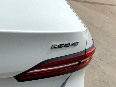 New 2024 BMW i5 eDrive40i w/ Premium Package image 15