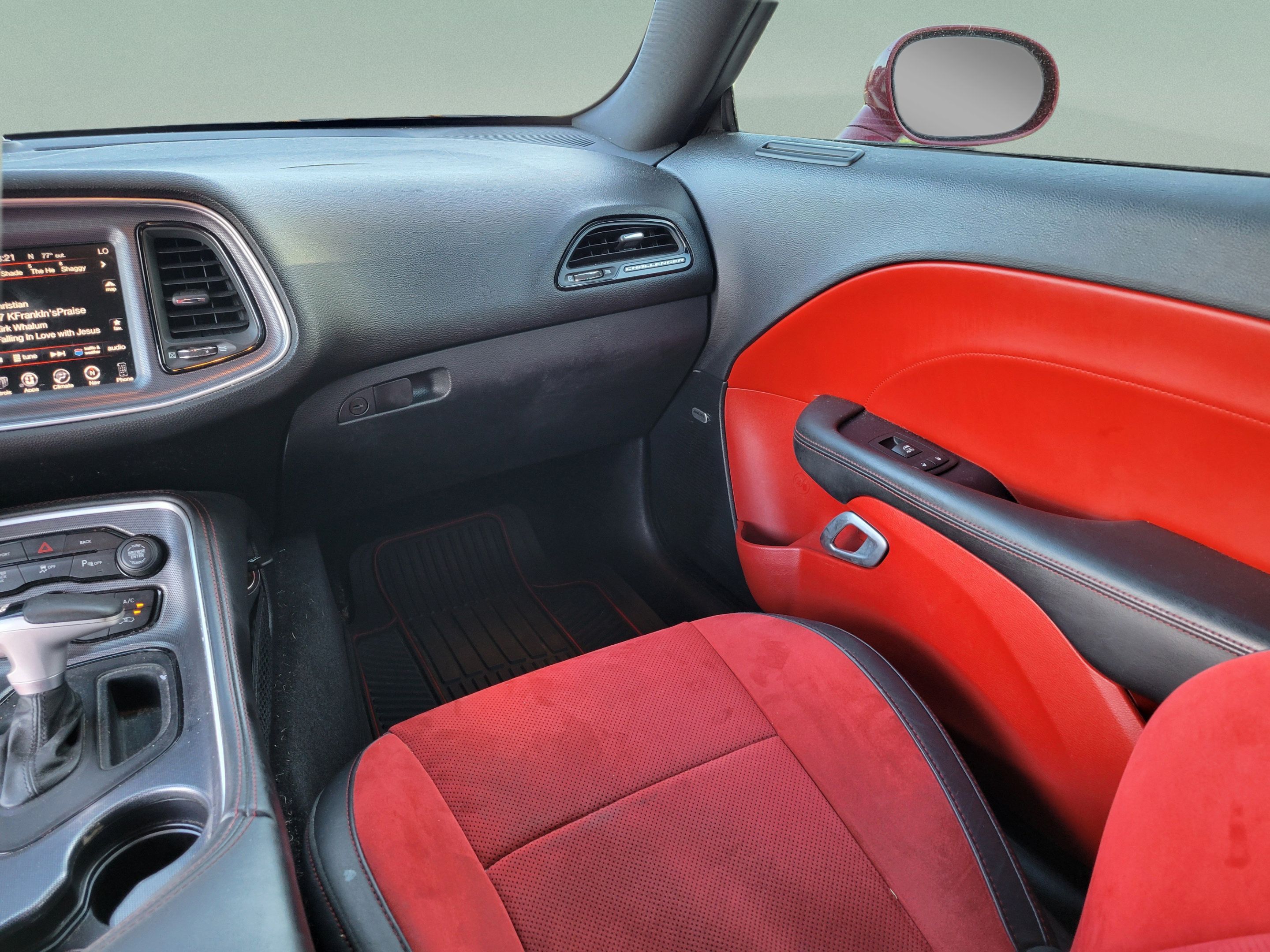 Used 2015 Dodge Challenger R/T Plus RWD image 9