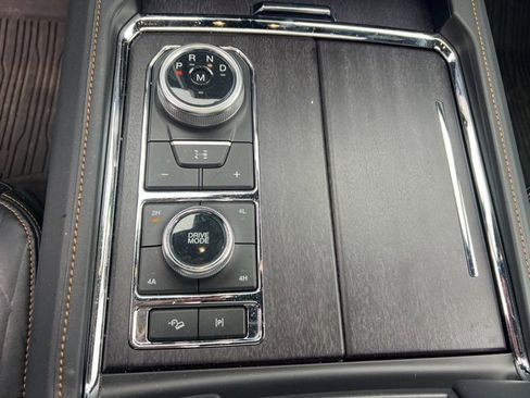 Used 2024 Ford Expedition Platinum image 35