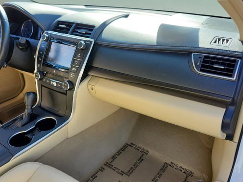 Used 2015 Toyota Camry XLE image 18