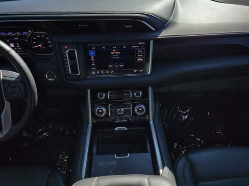 Used 2021 GMC Yukon Denali w/ Denali Premium Package image 20