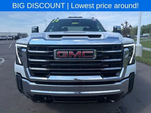Used 2024 GMC Sierra 3500 SLT w/ SLT Convenience Package AWD/4WD image 3