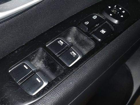 Used 2017 Kia Soul + image 27