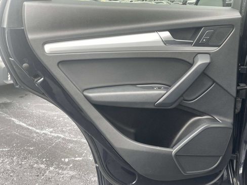 Used 2020 Audi Q5 2.0T Premium w/ Titanium Sport Package image 11
