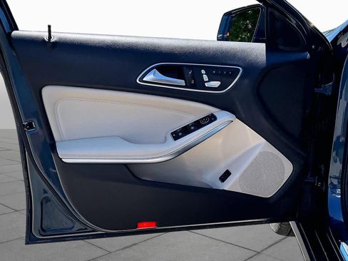 Certified 2019 Mercedes-Benz GLA 250 4MATIC image 22