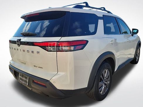 Used 2022 Nissan Pathfinder SV image 5