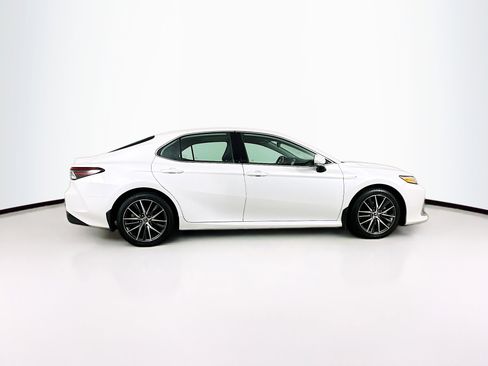 Used 2021 Toyota Camry XLE w/ Navigation Upgrade Package image 10