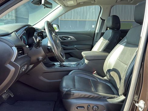 Used 2018 Chevrolet Traverse Premier w/ Driver Confidence II Package FWD image 9